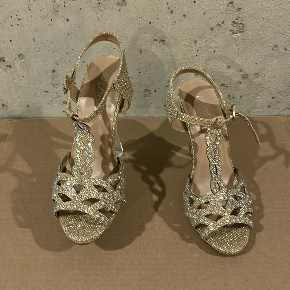 FOREVER GLITTERY GOLD T-STRAP OPEN TOE STILETTO HEELS WITH RHINESTONES S 7.5